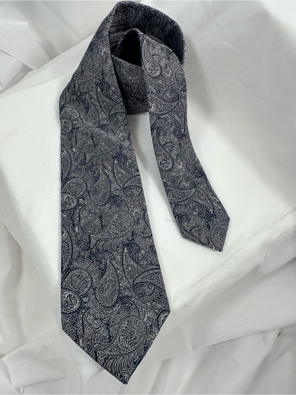 0745 Joseph ABBOUD Tie  61”X3”